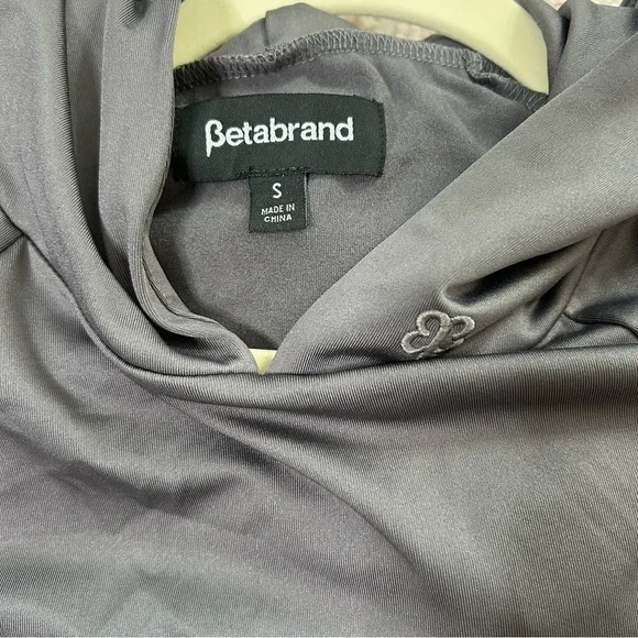 Betabrand Red Eye Charcoal Gray Long-Sleeve Travel Dress Size Small Hooded - Picture 3 of 13